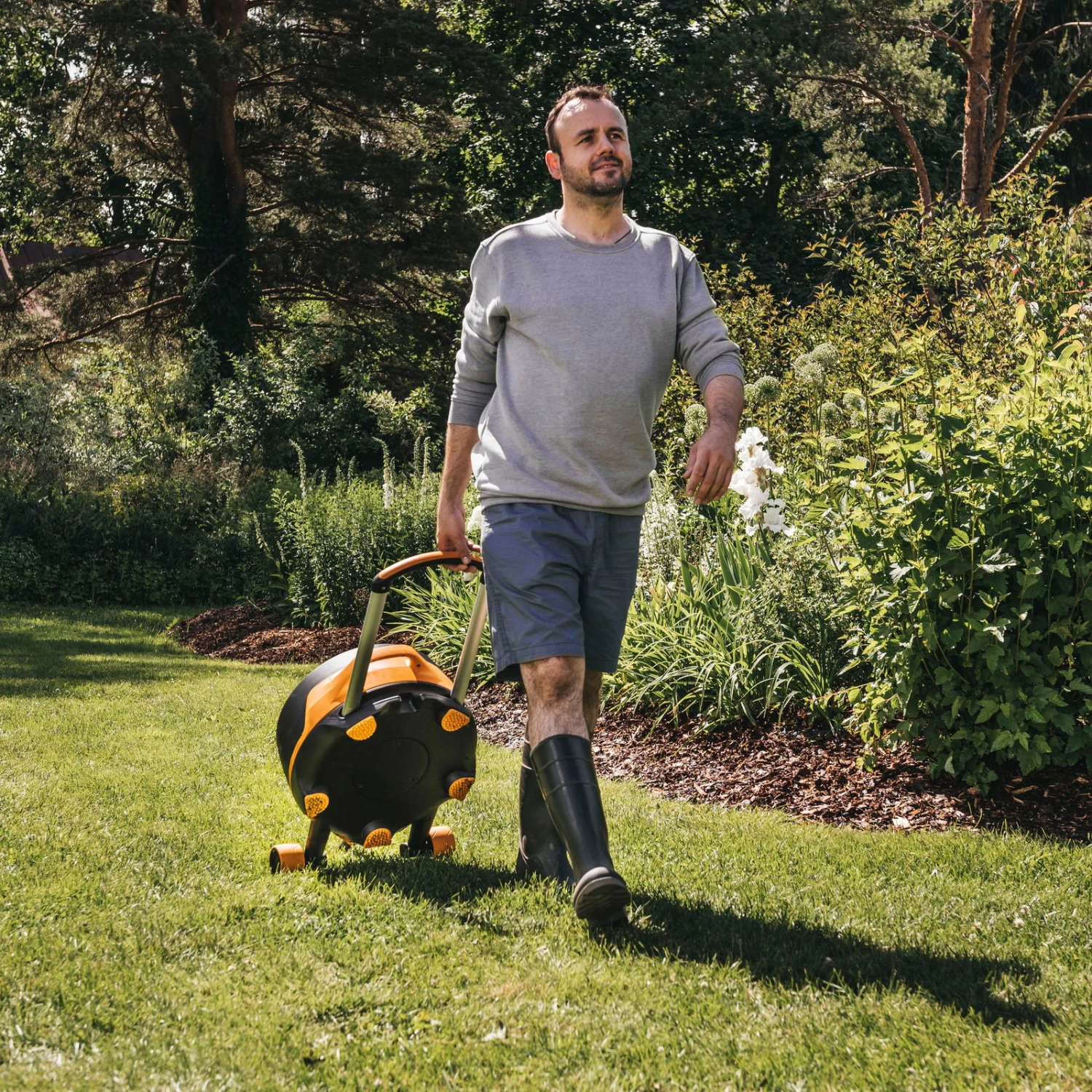 Fiskars Schlauchwagen Waterwheel Automatik XL, Für ½'-5/8", Schlauchdüse, Rasenspieß, Schwarz-orange 7 Fiskars Schlauchwagen Waterwheel Automatik XL, Für ½'-5/8", Schlauchdüse, Rasenspieß, Schwarz-orange – Bild 5