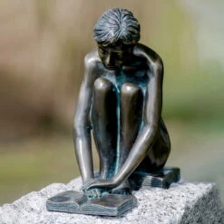 Mädchen Lesend, Iris, Braun, Bronze, H 25 X B12 X T20 Cm