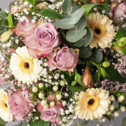 Blumenstrauß 'Stockholm' Inkl. Gratis Grußkarte -Gartentopf Geschäft 1110600097 strauss stockholm setting 1 121239